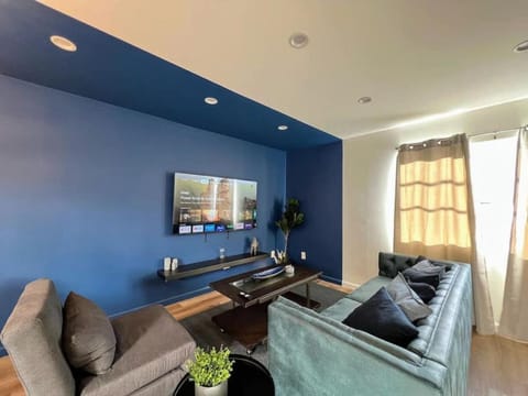 Communal lounge/ TV room, TV and multimedia, Living room, Seating area