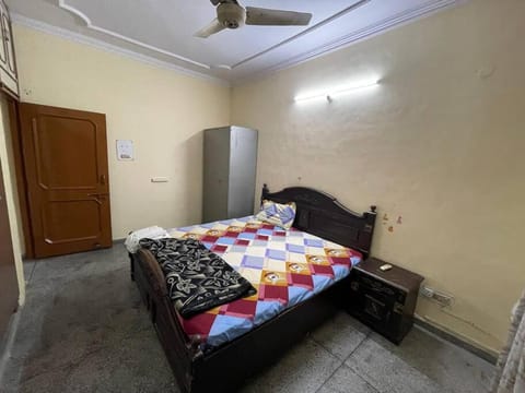 2 BDRM APARTMENT with Kitchen and AC, Parking Apartment in Chandigarh