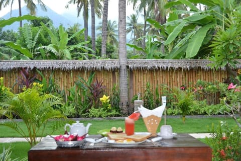 Food and drinks, Food, Garden view