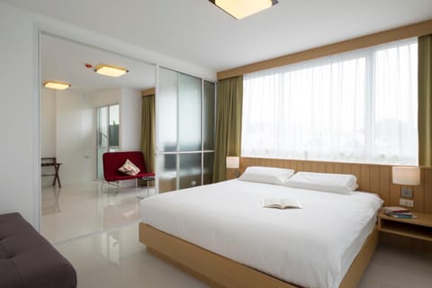 Modern Thai Suites Condo in Wichit