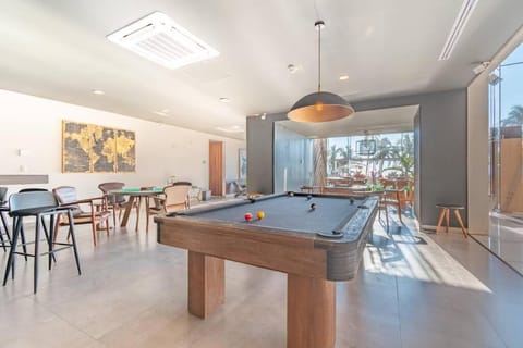 Billiard, Game Room