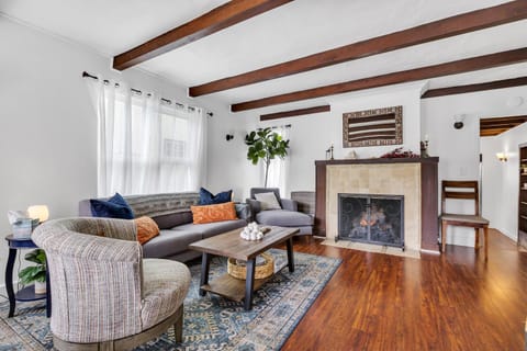 Living room, Seating area, fireplace