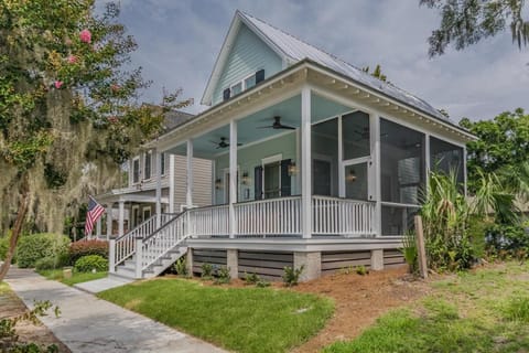 Newly Listed Duke St Cottage - Downtown Beaufort House in Beaufort