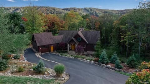 Luxurious Chalet! Hot-tub, Bonfire & Ideal Location for Skiing & Town Maison in Cattaraugus