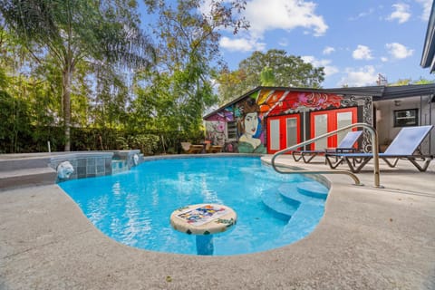 Glamour Fun House Haus in Greater Carrollwood