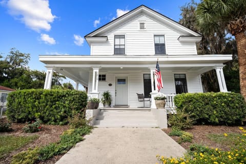 Centrally located - Downtown Beaufort House in Beaufort