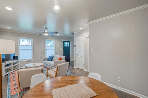 Downtown Beaufort Townhome - Short walk to Waterfront Park - Less than 10 minutes to Parris Island House in Beaufort