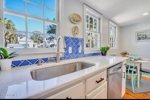 Sea Glass Cottage on Duke - Three Bedrooms Downtown Beaufort House in Beaufort