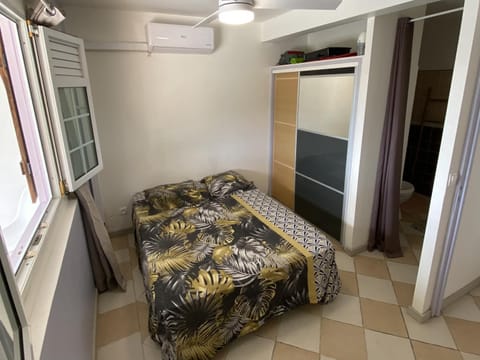 Bed, Photo of the whole room, Bedroom, air conditioner