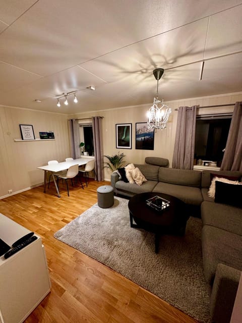 Cozy 2-Bed Apartment on the top of Tromsø! Condo in Tromso