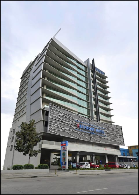 Bayfront Hotel Cebu North Reclamation Hotel in Lapu-Lapu City