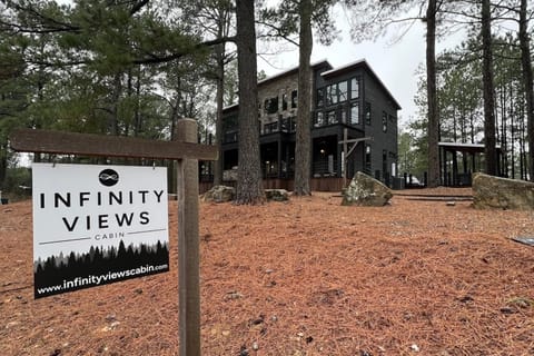 Infinity Views-Luxury, Game Room, Hot tub, Firepit, Sleeps 20 House in Oklahoma