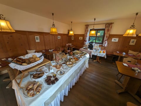 Breakfast, Buffet breakfast