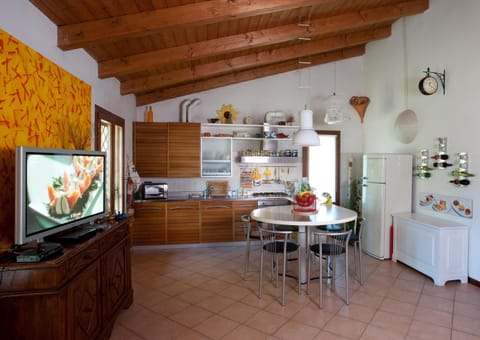 TV and multimedia, Kitchen or kitchenette