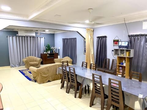 TV and multimedia, Living room, Seating area, Dining area