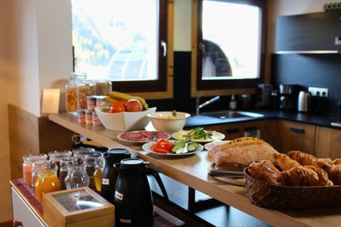 Food and drinks, Food, Breakfast, Buffet breakfast