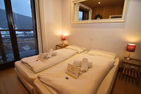 Bed, Bedroom, City view, Mountain view, towels