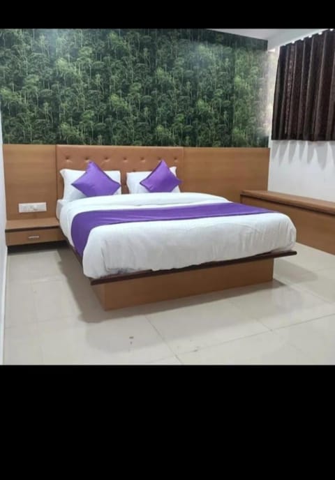 HOTEL GLOBLE Bed and Breakfast in Vadodara