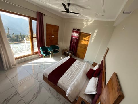 Himalayan Hill Top Resort Hotel in Uttarakhand