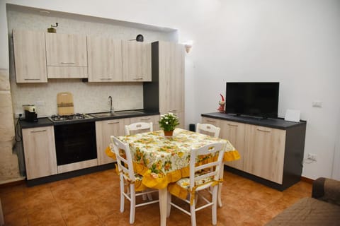 TV and multimedia, Kitchen or kitchenette, Dining area, minibar, pet friendly, stove