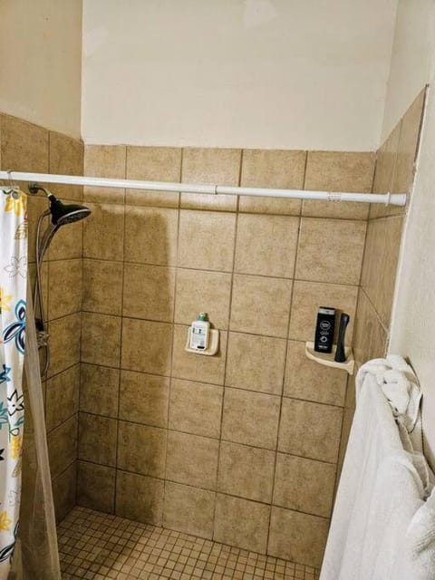 Private Master Bedroom for rent House in El Paso