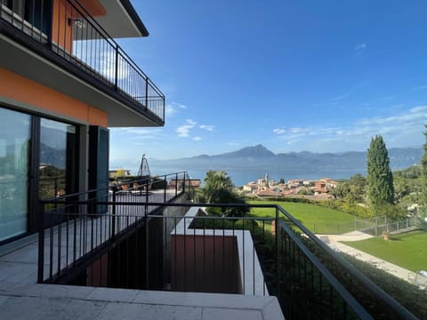 View (from property/room), Balcony/Terrace, Lake view, Mountain view