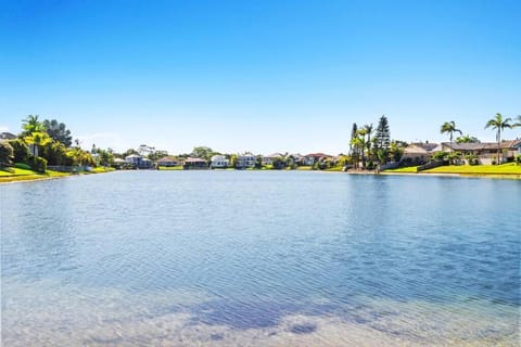 Stunning Waterfront Oasis House in Gold Coast