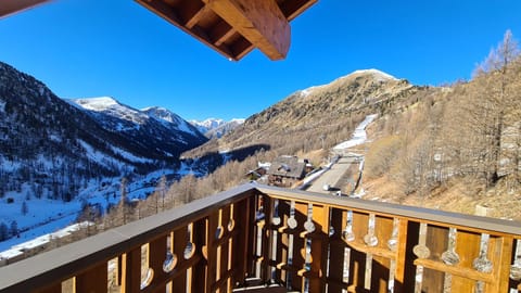 Balcony/Terrace, Mountain view