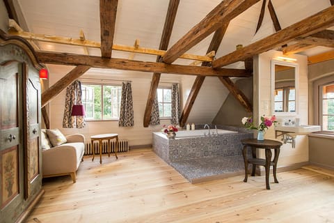 Bathroom, Photo of the whole room, Seating area, Bath