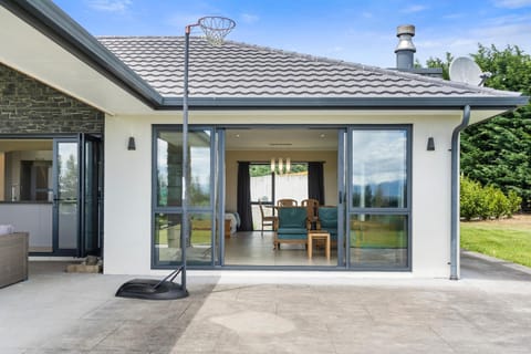 Meadowscape Hideaway - Martinborough Holiday Home House in Martinborough