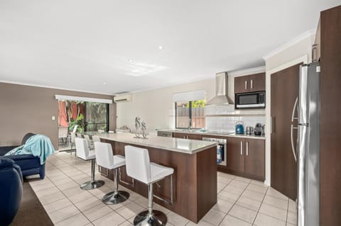 Dining area, kitchen