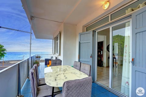 Day, View (from property/room), Balcony/Terrace, Dining area, Sea view