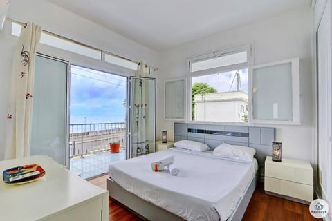 Bed, Natural landscape, Balcony/Terrace, Photo of the whole room, Bedroom, towels