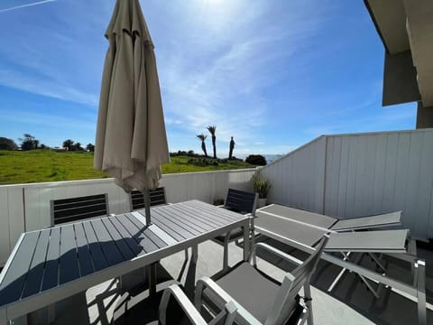Beachfront Luxury Escape AC & Tesla charger Casa in Del Mar