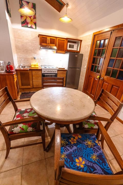 Kitchen or kitchenette, Dining area, pet friendly