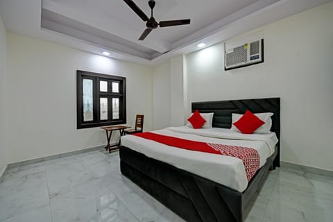 Super OYO Flagship Hotel Max Inn Hotel in Noida
