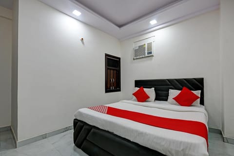Super OYO Flagship Hotel Max Inn Hotel in Noida