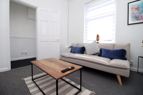 Bristol Street (2BR FREE parking)| Cohost Partners Bed and Breakfast in Newport