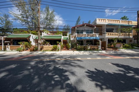 Naithon Beach Villa Appart-hôtel in Choeng Thale