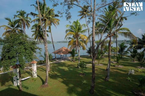 Aqua Vista Riverview by StayVista - Private Pool Villa in Kochi