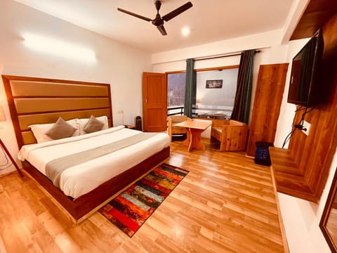 Beas River Cottage, Manali - #riverside # private parking # scenic River & mountain View # open Cafe # spacious Rooms Hotel in Manali