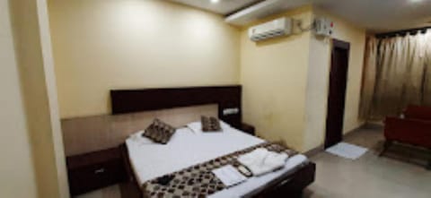 Bed, Photo of the whole room, Bedroom, air conditioner