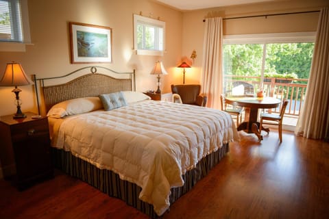 Ocean Mist Guesthouse Bed and Breakfast in Ucluelet