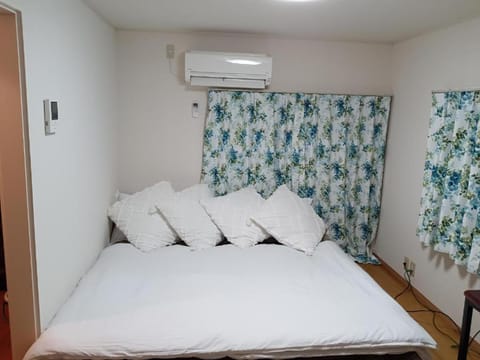 Bed, Bedroom, air conditioner