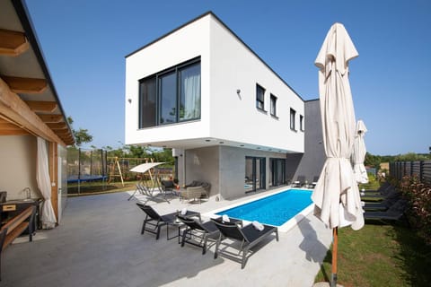 Property building, Facade/entrance, Off site