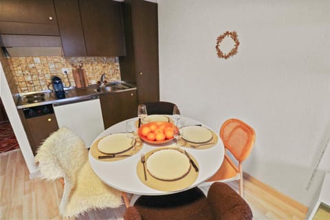 Dining area, kitchen