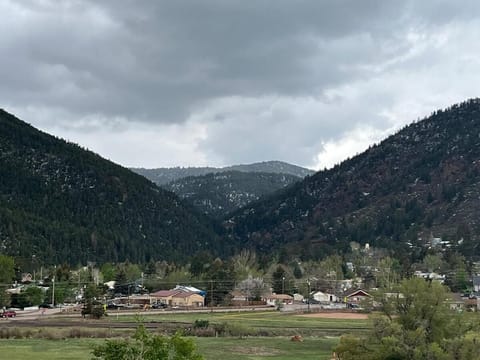 Picturesque Pueblo At Palmer Lake Sleeps 14 House in Palmer Lake