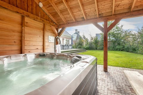 Garden, Hot Tub