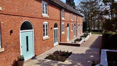 Property building, Facade/entrance, Day