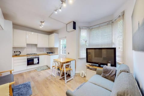 Stunning 2BDR with beautiful garden Apartment in London Borough of Southwark